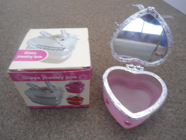 Porta jóia Cor Rosa Produto novo com caixa.