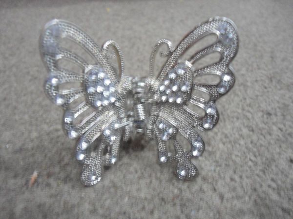 prendedor de cabelo borboleta com strass